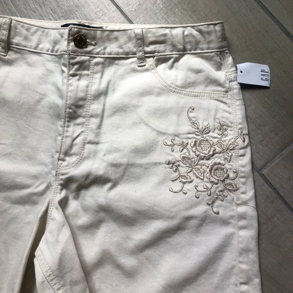 NWT! Gap kids floral embroidered 18 plus size high waisted jean shorts off white